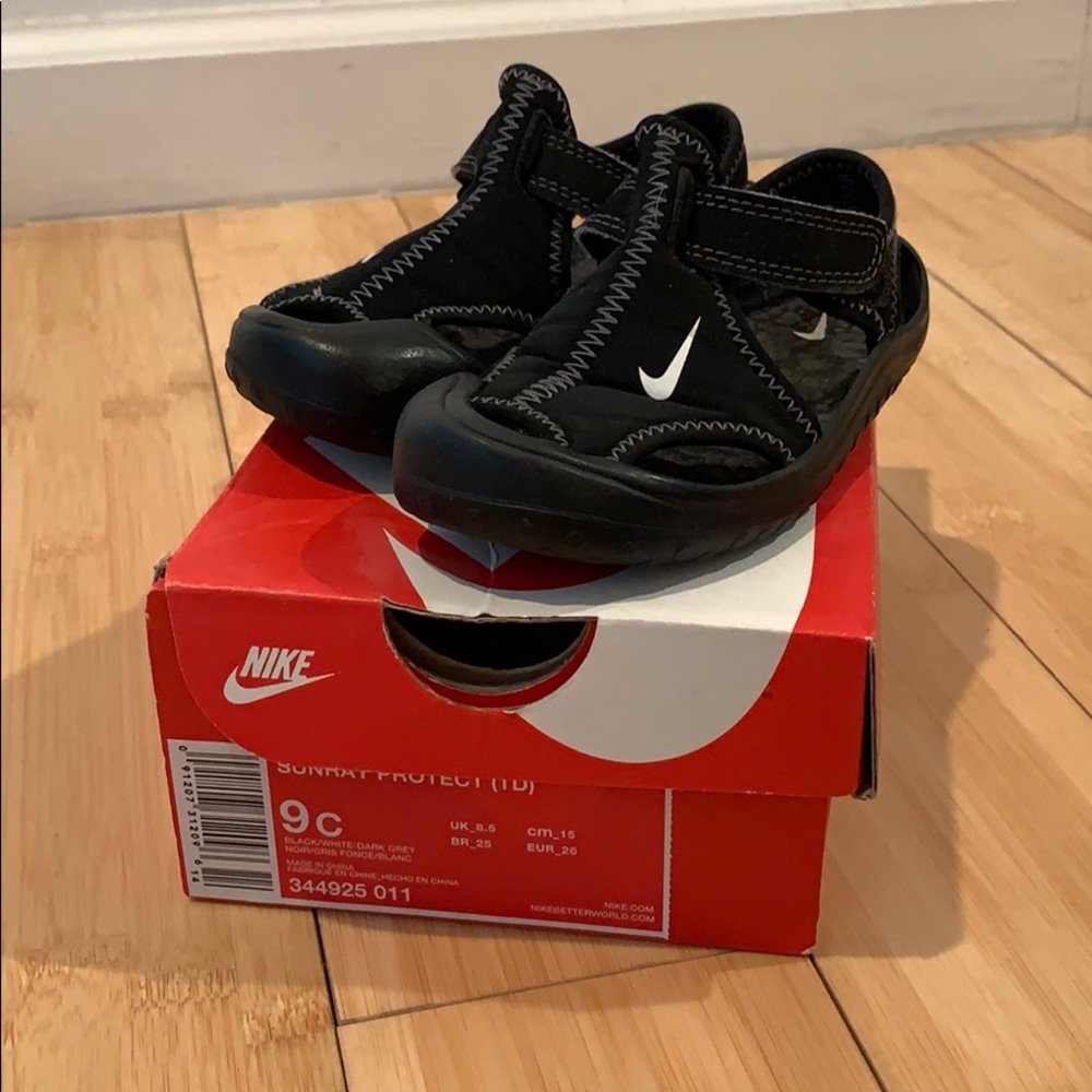 Black nike sandals size 9c